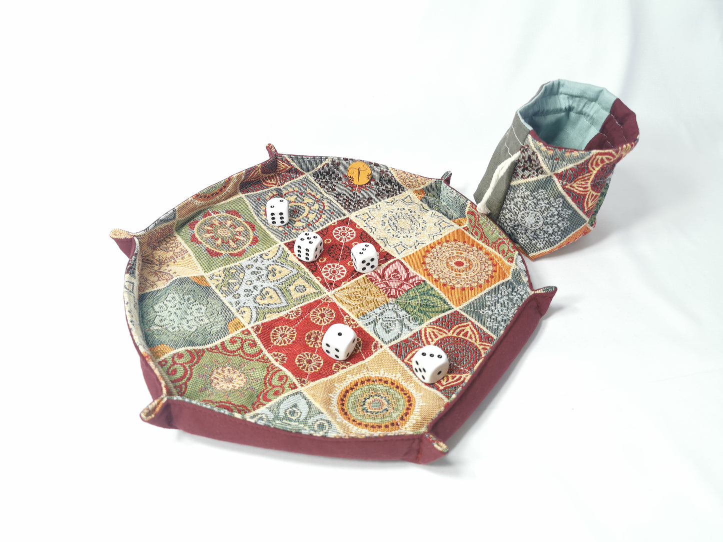 Piste de dés - Patchwork (fond bordeaux)