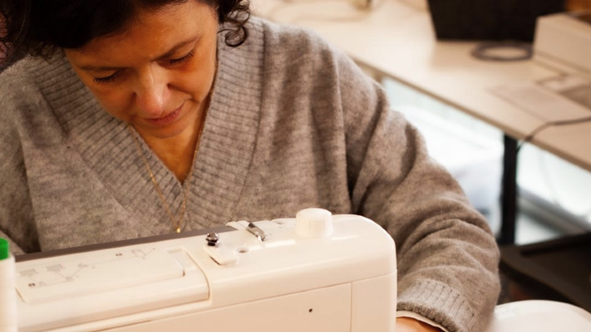 Charger la vidéo : Petite vidéo de présentation de l'atelier Tatama Cuir &amp; Tissu : exemple de conception d'un sac